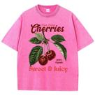 Camiseta Feminina Oversize Com Estampa De Cerejas Em Algodão Lavado, Estilo Streetwear Com Decote O Camiseta Feminina Oversize Com Estampa De Cerejas Em Algodão Lavado, Estilo Streetwear Com Decote O