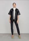 Camiseta feminina Regular em Material PU