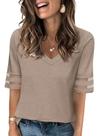 Camiseta feminina TICTICMISS com decote em V, painel de malha, manga curta, marrom Camiseta feminina TICTICMISS com decote em V, painel de malha, manga curta, marrom