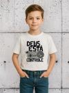Camiseta Infantil Masculina Cristã Deus Está No Controle