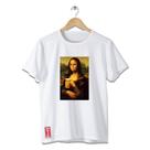 Camiseta Masculina Meme Monalisa Cerveja Com Abridor de Garrafa Interno Festa Promoção Camiseta Masculina Meme Monalisa Cerveja Com Abridor de Garrafa Interno Festa Promoção