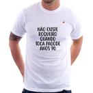 Camiseta Não existe roqueiro quando toca pagode anos 90 - Foca na Moda