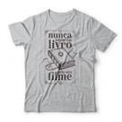 Camiseta Nunca Julgue Um Livro