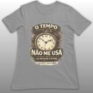 Camiseta O Tempo Não Me Usa - Coleção Analógico Desde Sempre PossArt Cor:Cinza ChumboTamanho:EXG Camiseta O Tempo Não Me Usa - Coleção Analógico Desde Sempre PossArt Cor:Cinza ChumboTamanho:EXG