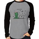 Camiseta Raglan Alien Hello World! Manga Longa - Foca na Moda Camiseta Raglan Alien Hello World! Manga Longa - Foca na Moda