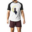 Camiseta Raglan Bruxa sentada na lua minguante