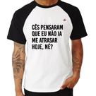 Camiseta Raglan Cês pensaram que eu não ia me atrasar - Foca na Moda