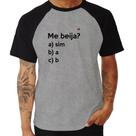 Camiseta Raglan Me beija - Foca na Moda