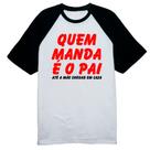 Camiseta Raglan Quem manda e o pai ate a mae chegar em casa