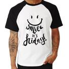 Camiseta Raglan Smile, It's Friday! - Foca na Moda