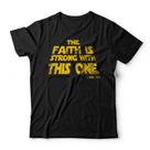 Camiseta The Faith Is Strong Studio Geek Camiseta The Faith Is Strong Studio Geek