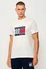 Camiseta Tommy Jeans Slim RWB Flag Off White - Tamanho M/M - Cor Off white Camiseta Tommy Jeans Slim RWB Flag Off White - Tamanho M/M - Cor Off white