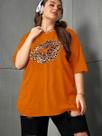 Camiseta Unissex Cor Laranja Oversized Blusa Feminina Estampa Beijo Onça Camisa Manga Curta Ombro C