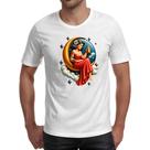Camiseta Unissex Diva na Lua tomando uma Camiseta Unissex Diva na Lua tomando uma