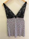 Camisola estampada com busto rendado