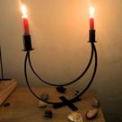 Candelabro Meia Lua Duplo de Mesa em Ferro - Suporte para Velas Decorativo, Elegante e Místico