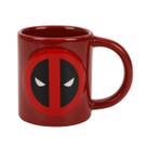 Caneca Bioworld Deadpool Costume & Logo 473ml Vermelha e Preta