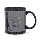 Caneca de cerâmica Silver Buffalo Wednesday We Wear Black 600ml