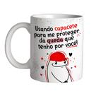 Caneca dia dos namorados flork usando capacete para proteger