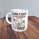 Caneca Flork A Vida é Feita de Escolhas Eu Escolhi Não Ficar Sem Café