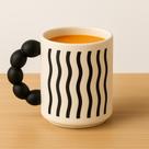 Caneca Moderna com Alça de Bolinhas Design Criativo Preto e Branco 400ml