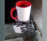 Caneca porcelana alça e interior vermelho