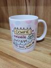 Caneca Porcelana "CONFIE NAQUELE QUE ESCREVE OS SEUS DIAS"