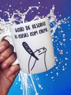 Caneca porcelana gosto de resolver as coisa com calma