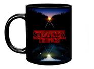 Caneca Preta Stranger Things