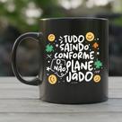 Caneca preta tudo saindo