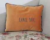 Capa almofada bordada LOVE YOU em veludo 35cm x 50cm