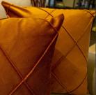 Capa Almofada Suede Drapeada Macia- Decorativa 45x45 -terracota