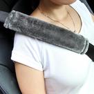 Capa de cinto de segurança Amooca Soft Faux Fur Universal Fit, pacote com 2 unidades