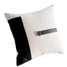 Capa de travesseiro de lona creme de luxo com detalhes em couro preto