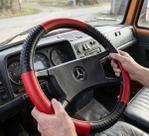 Capa De Volante Mercedes 1113 Com Sistema Massageador Cor:Vermelho