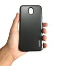 Capa em tpu compatível com samsung galaxy j7 pro (tela: 5.5") (4g) cor:chumbo / borda preta