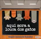 Capacho 'Aqui mora a louca dos gatos' king floor 60 cm x 40 cm