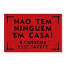 Capacho não tem ninguém em casa, é verdade esse tapete cores:vermelho Capacho não tem ninguém em casa, é verdade esse tapete cores:vermelho