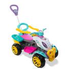 Carrinho de Passeio Infantil Maral Quadriciclo Menina com Pedal Haste Direcionável Anel de Proteção Porta Objetos
