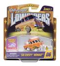Carro de metal MGA Entertainment 1956 Chevy Nomad com LED