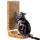 Cat Scratcher Poils bebe em forma de L 68 cm com brinquedo de bola e erva-dos-gatos