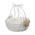Cesta de flores de casamento para meninas de renda marfim com fitas e flora