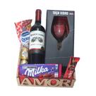 Cesta Presente Namorados Amor Vinho, Taça, Milka, Ferrero Cesta Presente Namorados Amor Vinho, Taça, Milka, Ferrero
