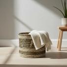 Cesto Raoni Organizador Decorativo Multiuso Ø27x25cm Em Fibra Natural Seagrass E Plástico