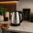 Chaleira elétrica em inox com base giratória 1,8L de 220V Chaleira elétrica em inox com base giratória 1,8L de 220V