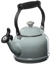 Chaleira Le Creuset Enamel On Steel Demi 1,25L - Cor Sea Salt Chaleira Le Creuset Enamel On Steel Demi 1,25L - Cor Sea Salt