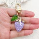 Chaveiro Chaveiro Charm Iridescent Purple Strawberry