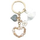 Chaveiro com borla de coração branco com design de flores e pérolas Chaveiro com borla de coração branco com design de flores e pérolas