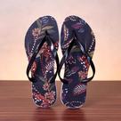 Chinelo Feminino Estampado para Praia Estilo Tropical Tendência Verão 2025 Chinelo Feminino Estampado para Praia Estilo Tropical Tendência Verão 2025