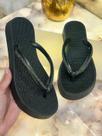 Chinelo Feminino Plataforma Com Tiras Em Strass Preto